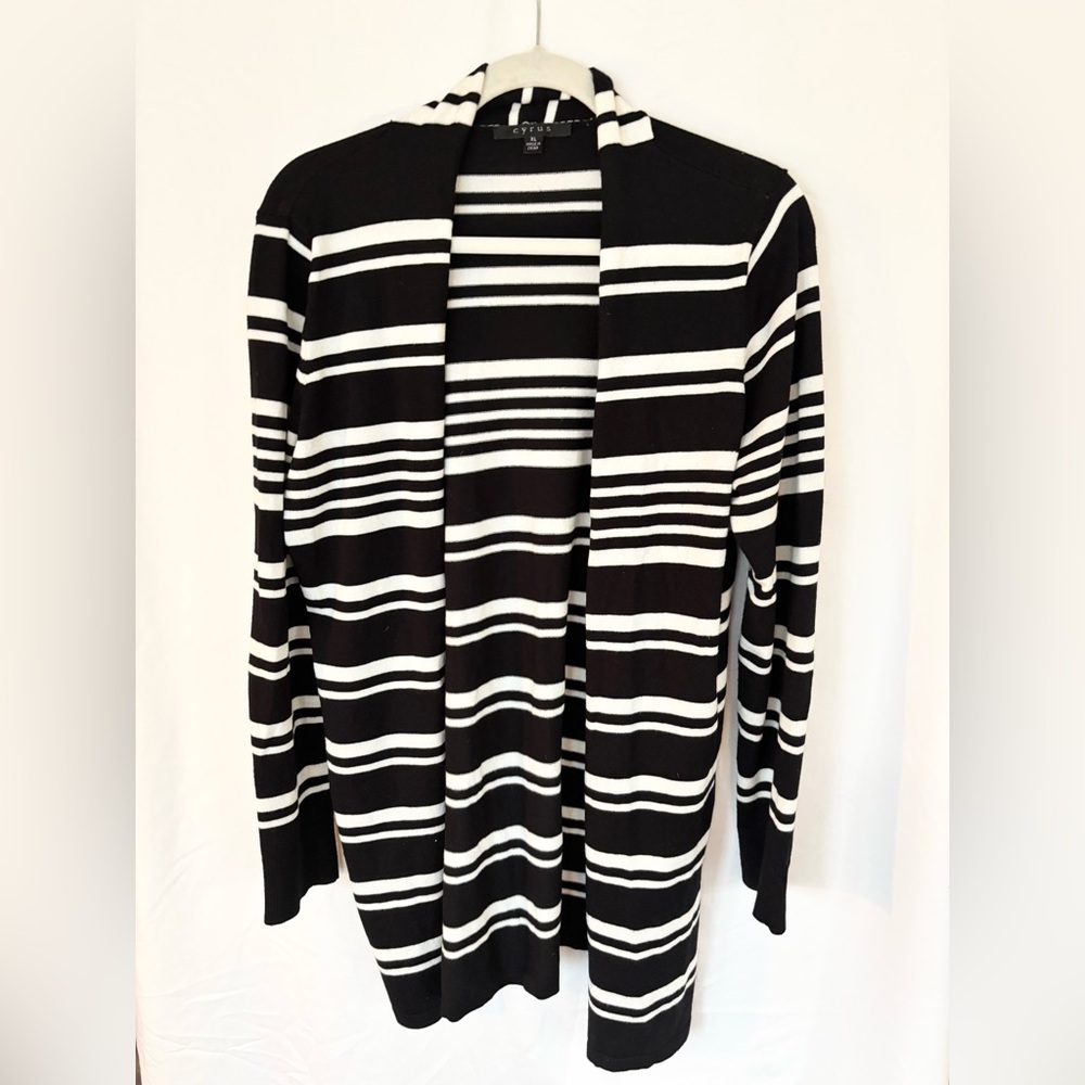 Cyrus Black and White Striped Cardigan xl